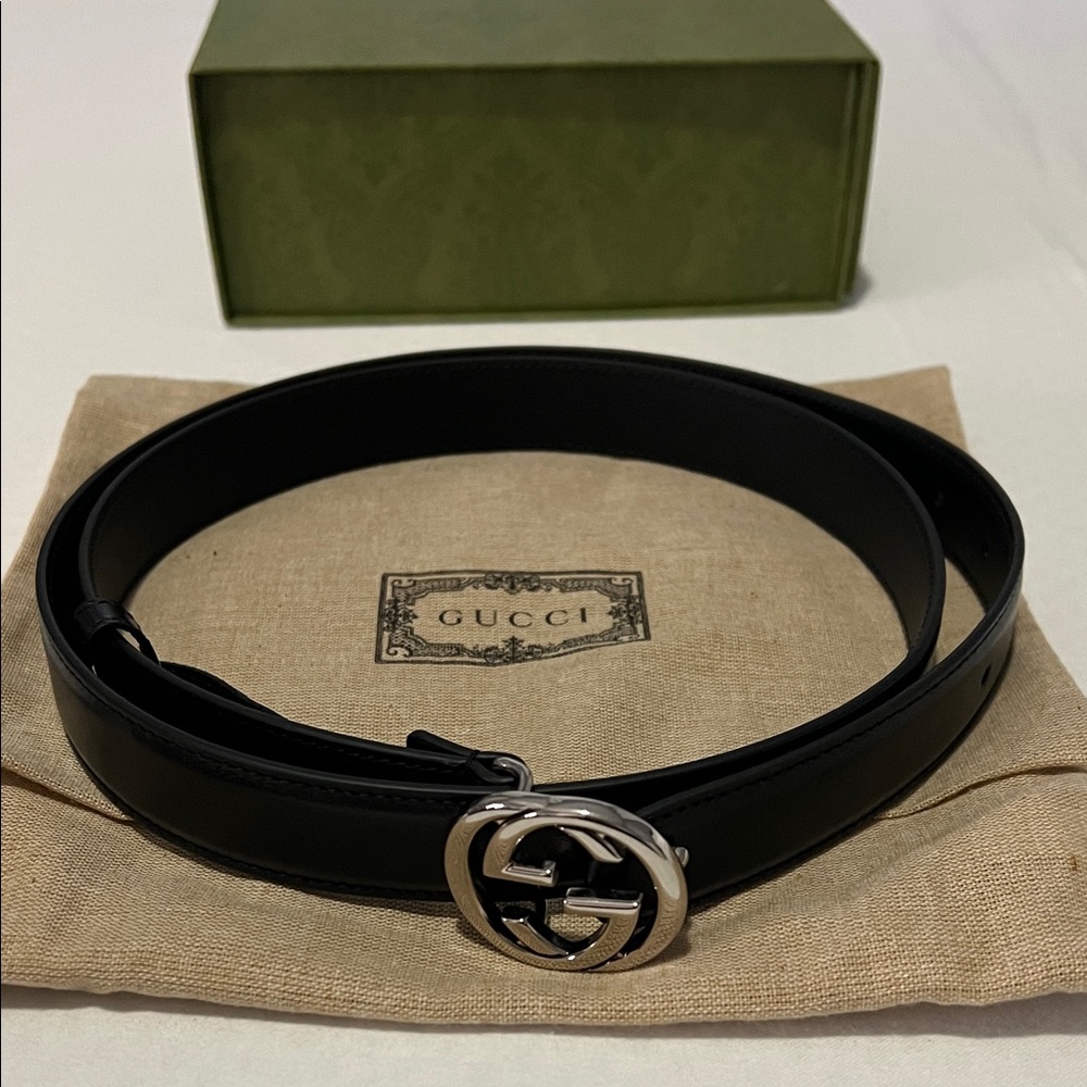 Women’s Gucci Leather Black Belt with Silver GG Buckle